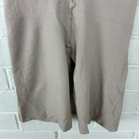 SPANX Neutral Biker Shaping Shorts Size E - Picture 4 of 8